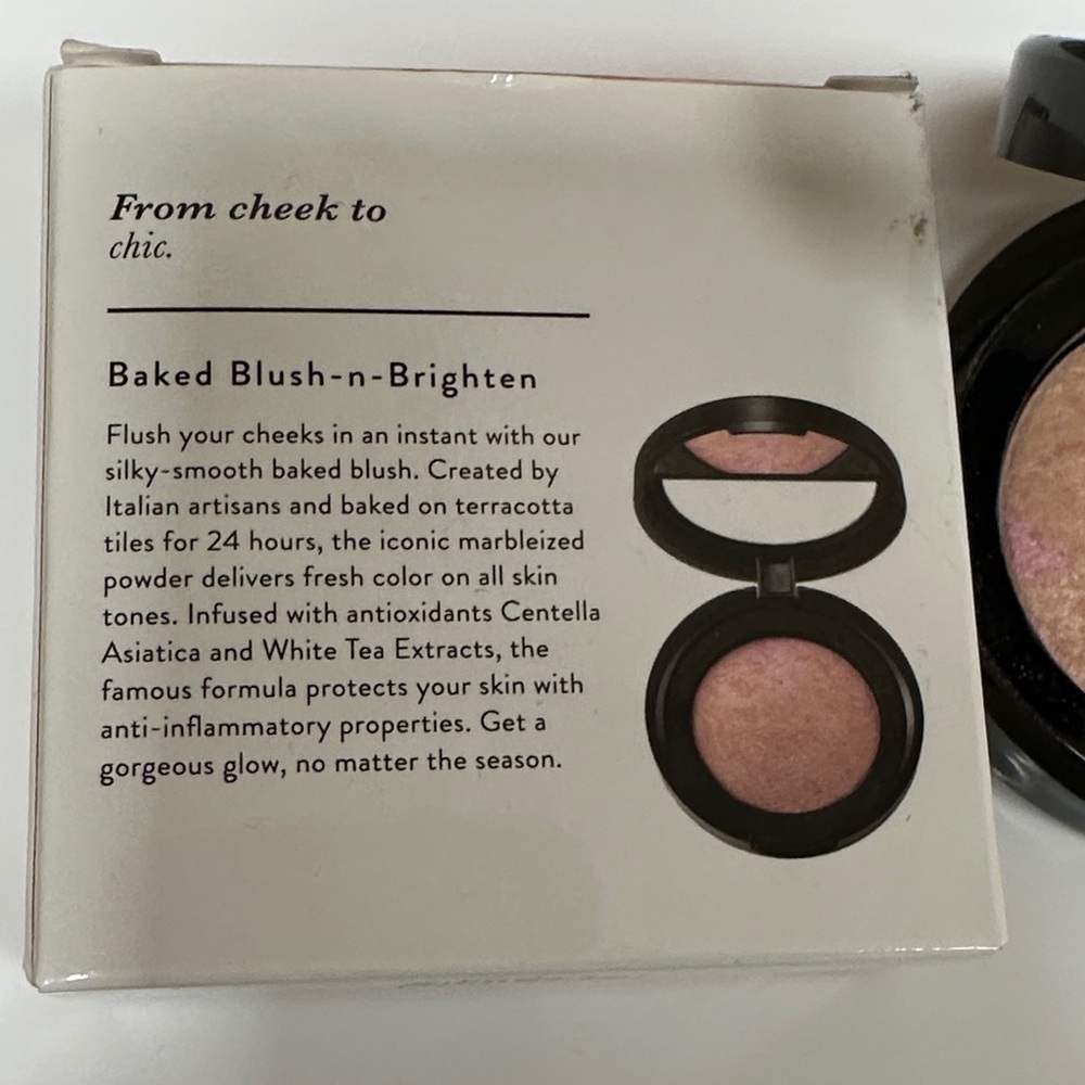 Laura Geller Baked Marbleized Blush in Ethereal Rose. With brush. - Picture 4 of 9